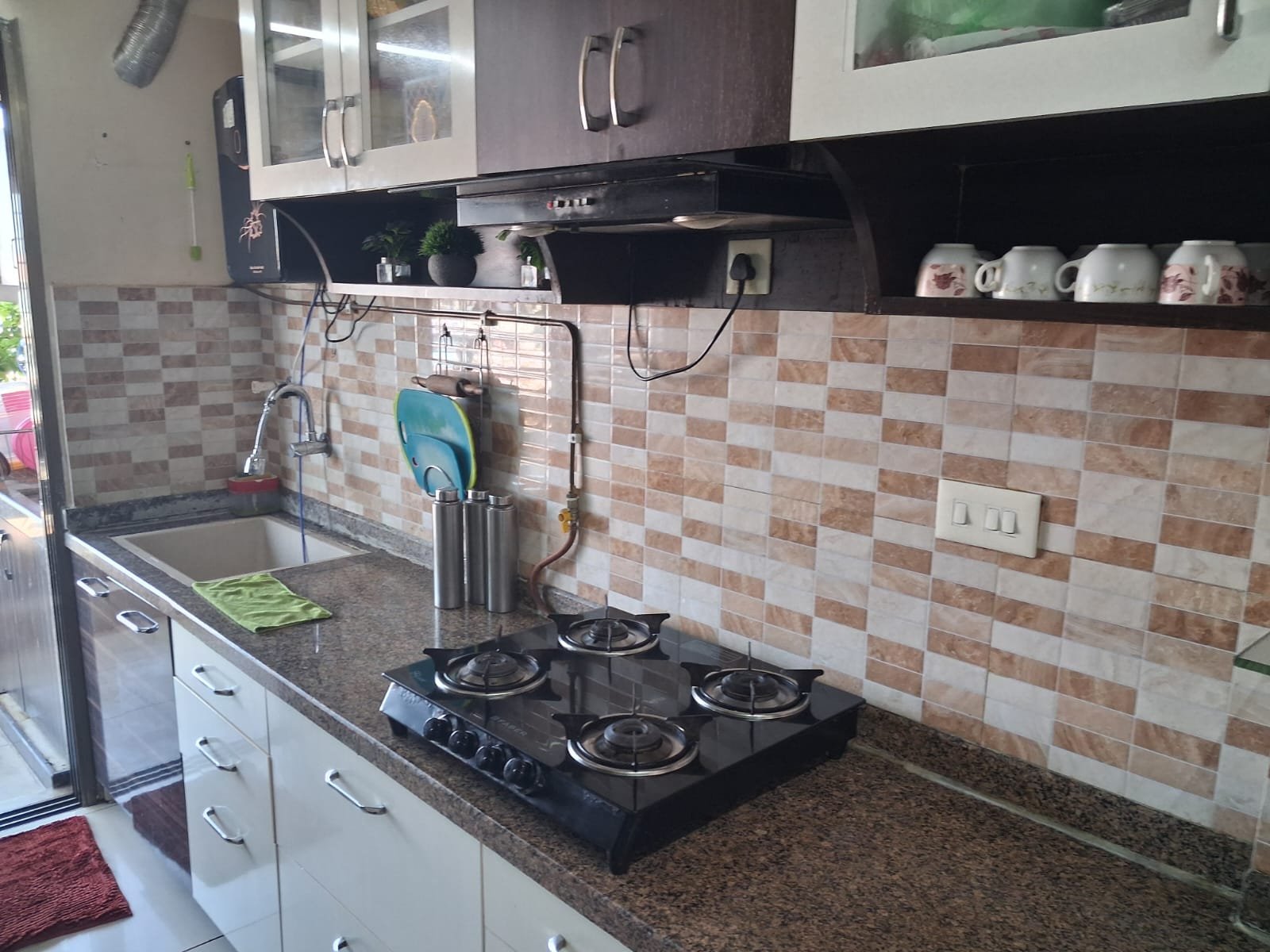 Ready to Move 2BHK Furnished Flat Kadamba Plateau 1.25 Cr gallery image