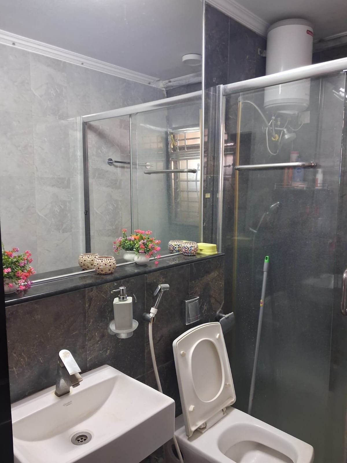 Ready to Move 2BHK Furnished Flat Kadamba Plateau 1.25 Cr gallery image
