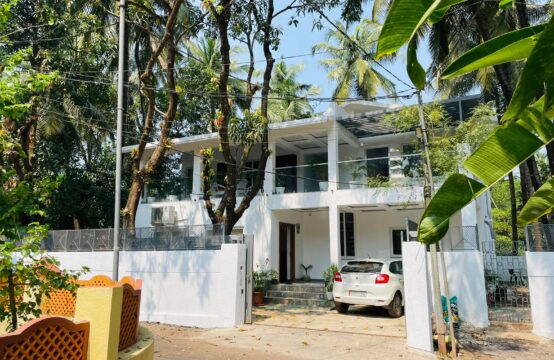 6BHK Fully Furnished Villa in Guirim with Swimming pool and Gazebo for sale 